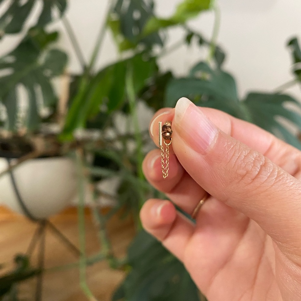 14k gold bar and chain stud
